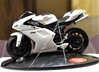 Model DUCATI 1198 1:24 (01963) biely