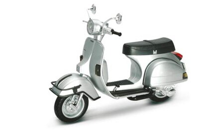 Model VESPA P200E del 1978 1:12 strieborný (42123)