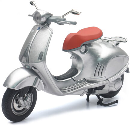 Model VESPA 946 1:12 strieborný (57613A)