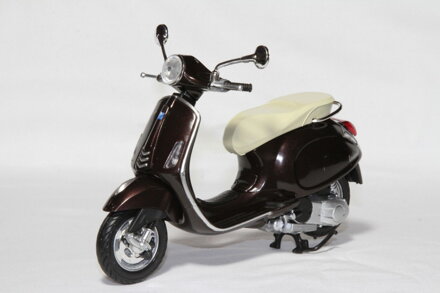 Model VESPA PRIMAVERA 1:12 hnedá (57553C)