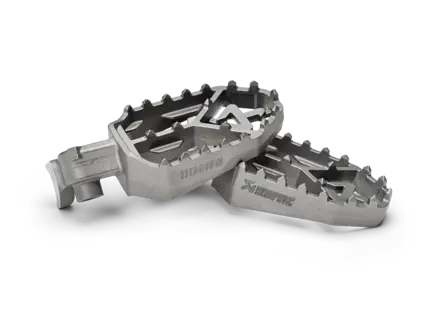 Titánové stupačky AKRAPOVIČ pre YAMAHA TENERE 700