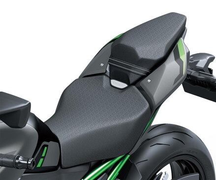 Komfortné zadné sedadlo KAWASAKI pre Z900, SE (+15 mm)