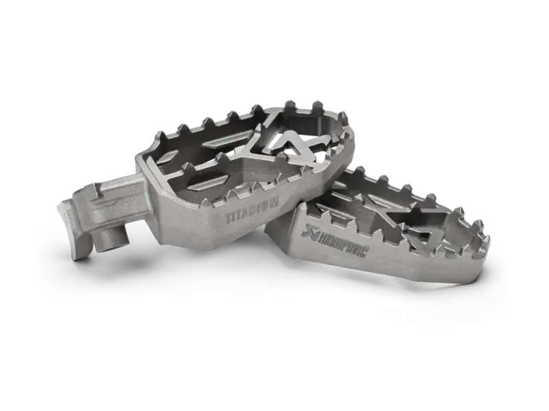 Titánové stupačky AKRAPOVIČ pre YAMAHA TENERE 700