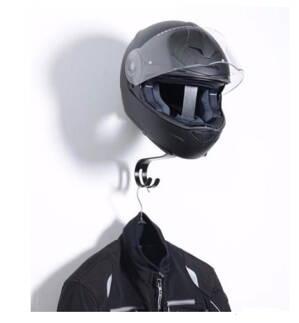 Vešiak na moto oblečenie